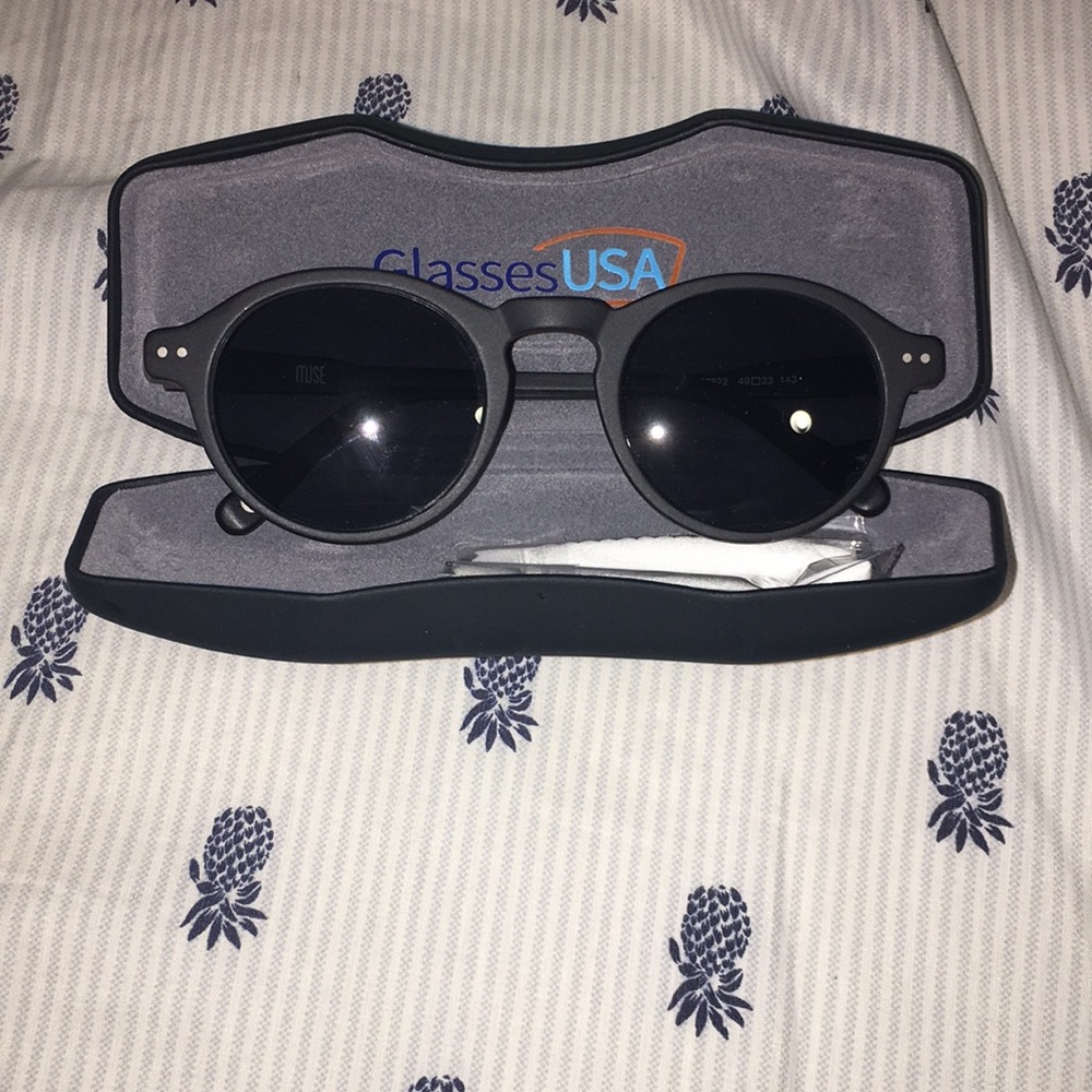 Muse Alford black sunglasses